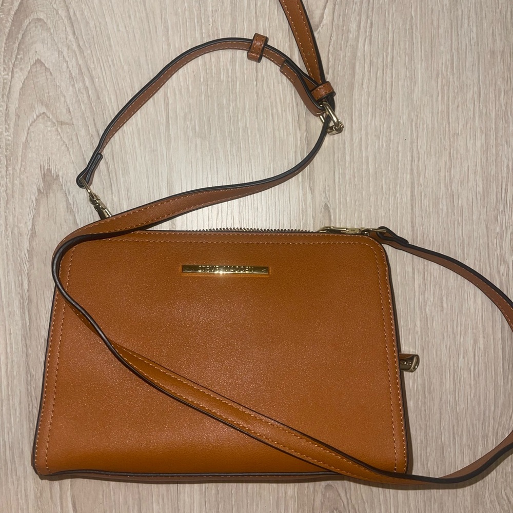 Steven Madden, Brown, Long shoulder strap day bag.